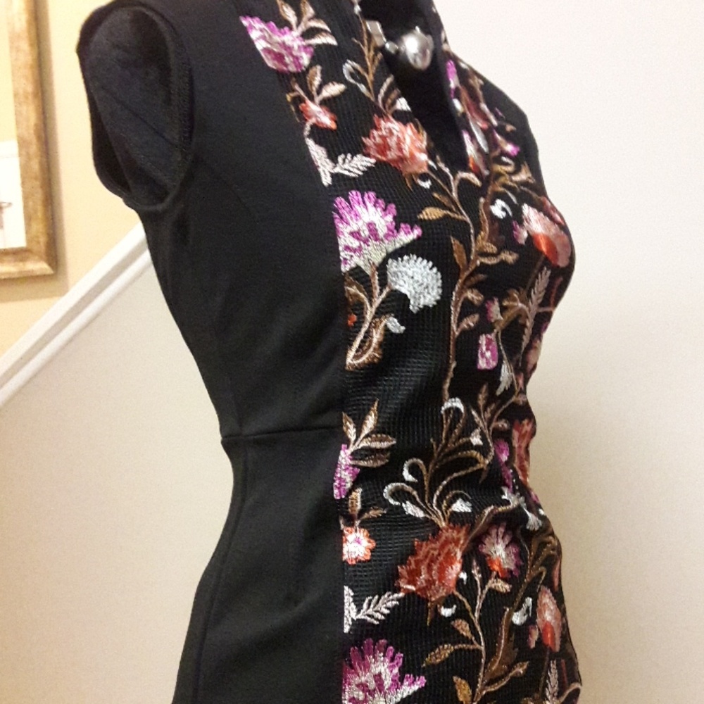 New York & Company/ Sleeveless/ Floral/Knit Top - Picture 5 of 8